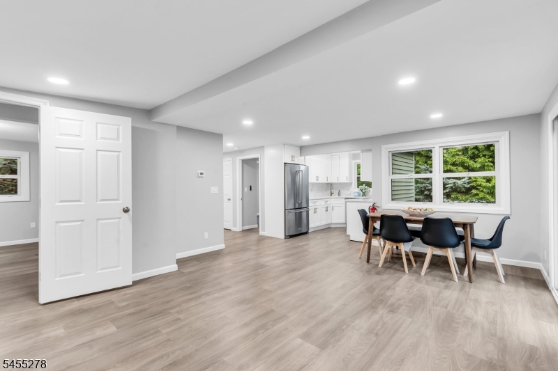 19 Sutton Road Hopatcong, NJ 07843 - Photo 5 of 38 Gallery Image 5