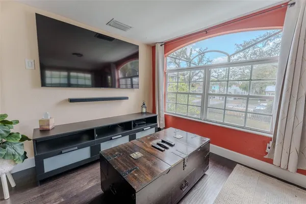 $2,200 | 203 West Crest Avenue, Tampa, FL 33603