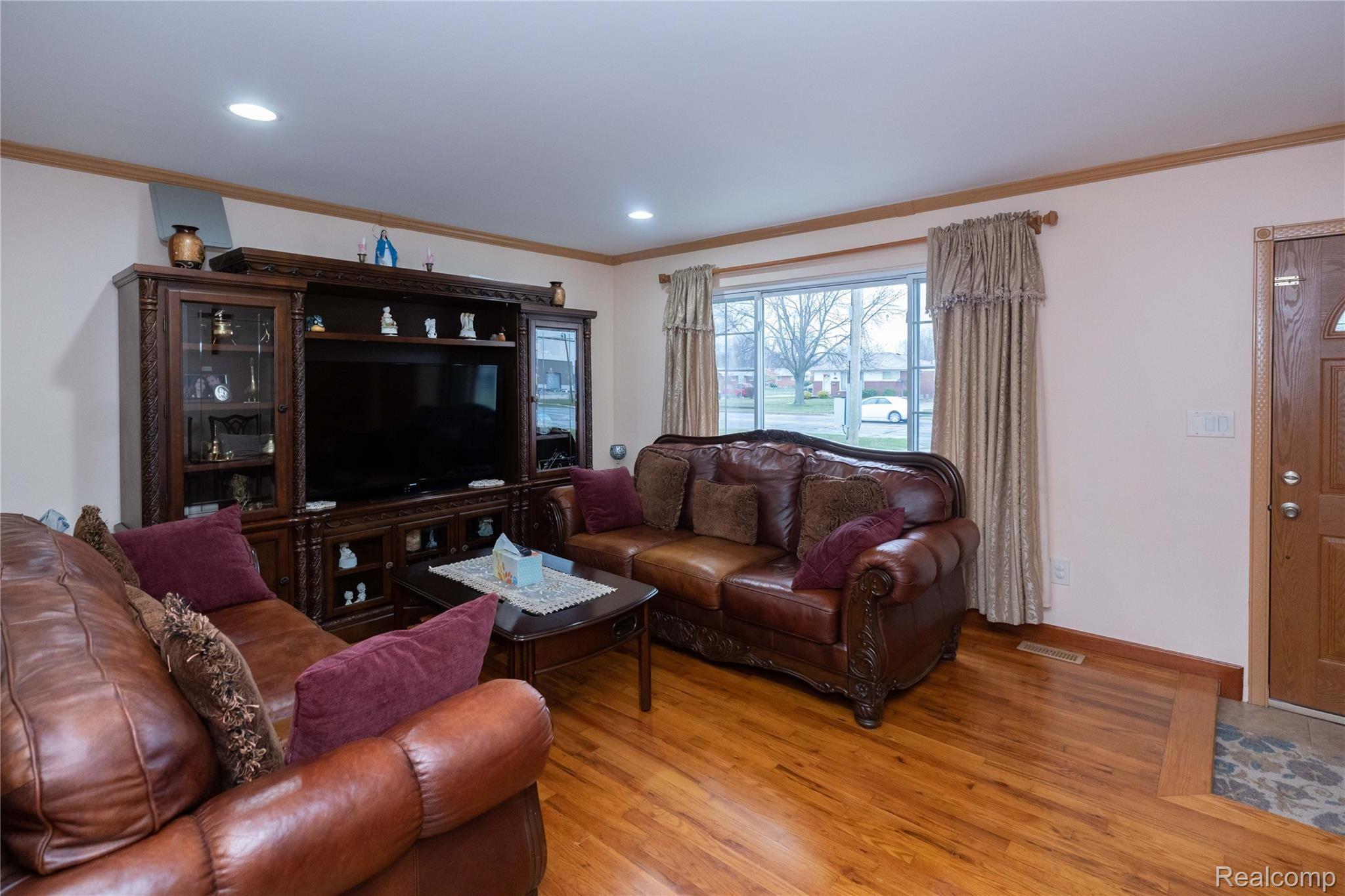 30017 Hayes Road Warren, MI 48088 - Photo 12 of 37 Hayes 30017-12.jpg