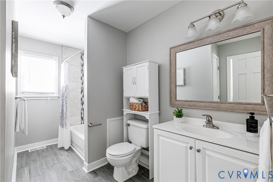 10907 Baxter Road Glen Allen, VA 23060 - Photo 23 of 42 Primary Bathroom - Ensuite & Opens to Hall as well