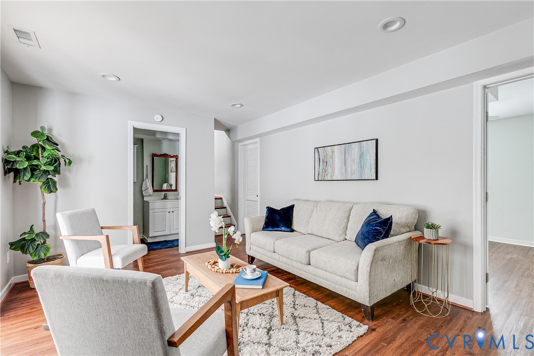 10907 Baxter Road Glen Allen, VA 23060 - Photo 31 of 42 a living room with furniture and a potted plant