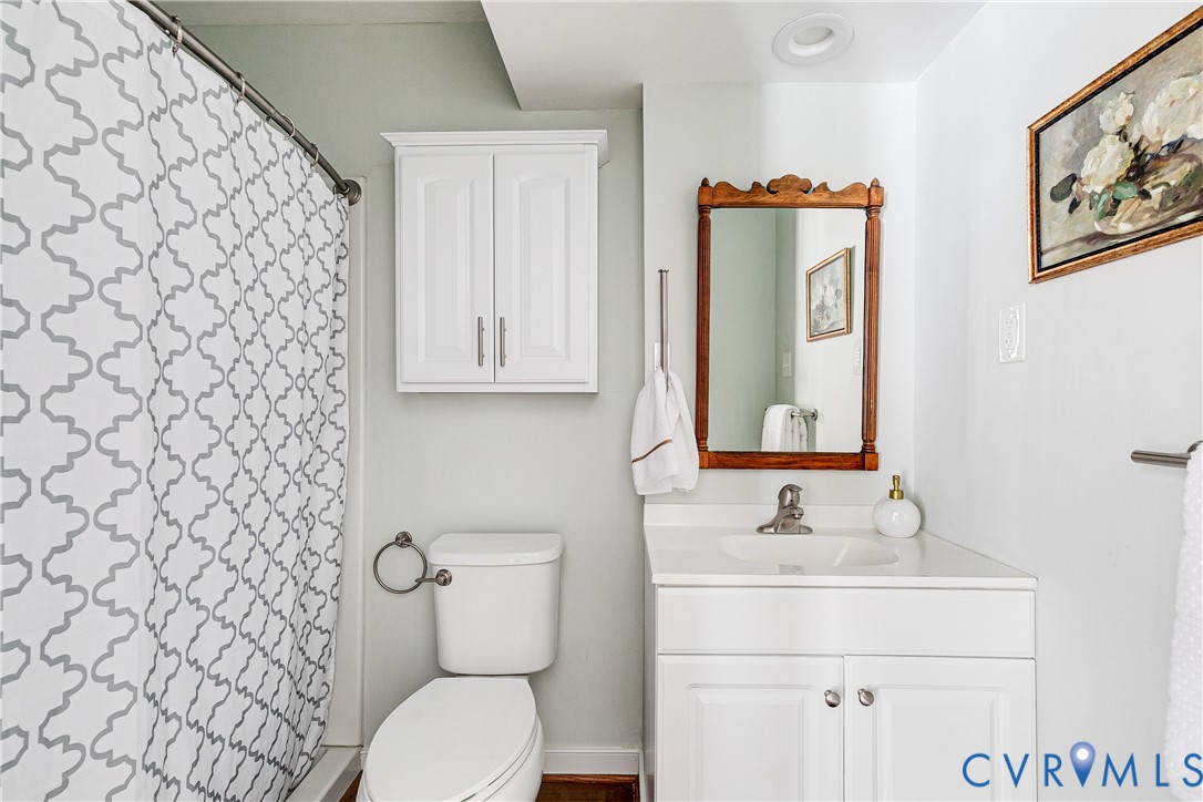 10907 Baxter Road Glen Allen, VA 23060 - Photo 36 of 42 a bathroom with a toilet sink and mirror