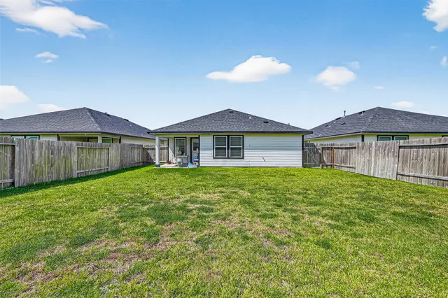$2,350 | 7523 Cynomys Court, Rosharon, TX 77583