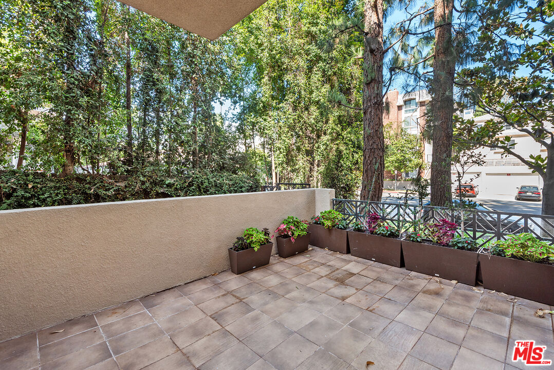 1875 South Beverly Glen Boulevard, Unit 106 Los Angeles, CA 90025 - Photo 25 of 30 a view of a garden