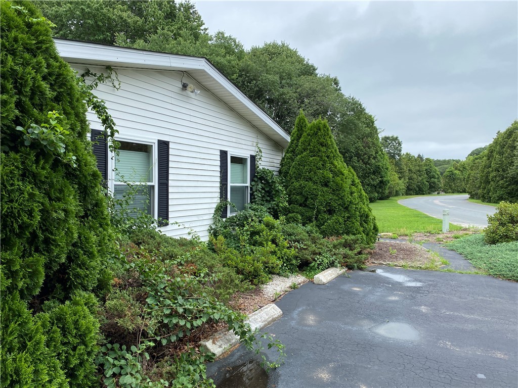 38 Wright Way Coventry, RI 02816 - Photo 4 of 31 SIDE2