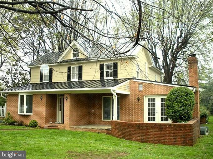 236 Edwards Ferry Road Northeast Leesburg, VA 20176 - Photo 1 of 26 Exterior (Main)