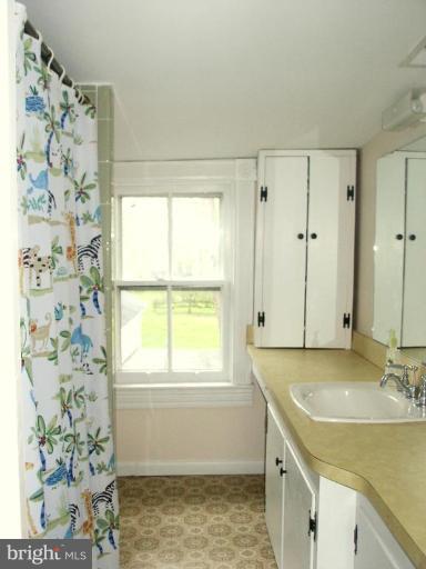 236 Edwards Ferry Road Northeast Leesburg, VA 20176 - Photo 3 of 26 Bath #1