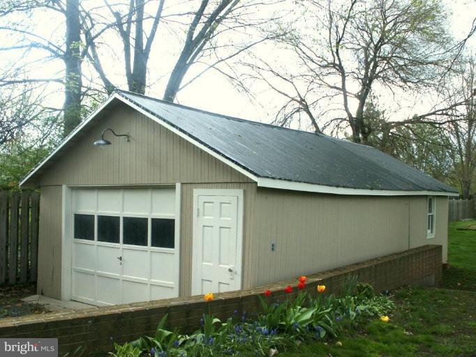 236 Edwards Ferry Road Northeast Leesburg, VA 20176 - Photo 8 of 26 Garage 1