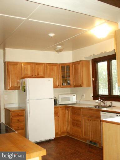 236 Edwards Ferry Road Northeast Leesburg, VA 20176 - Photo 9 of 26 Kitchen #2