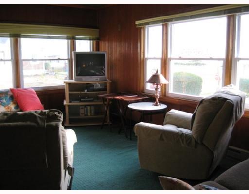 6 Gaspee Road Narragansett, RI 02882 - Photo 6 of 11 Living Room.