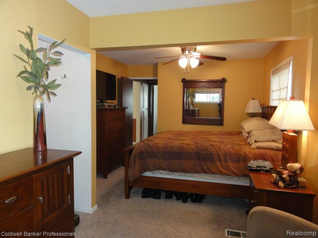 2874 Harvard Road Berkley, MI 48072 - Photo 21 of 39 8025 Arnold, Dbn. Hgts 052