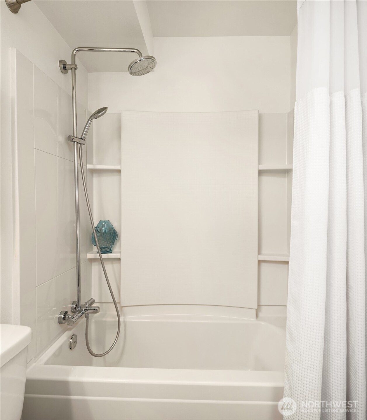 3631 Courtland Place South, Unit B Seattle, WA 98144 - Photo 17 of 27 a bathroom with a shower and a bathtub