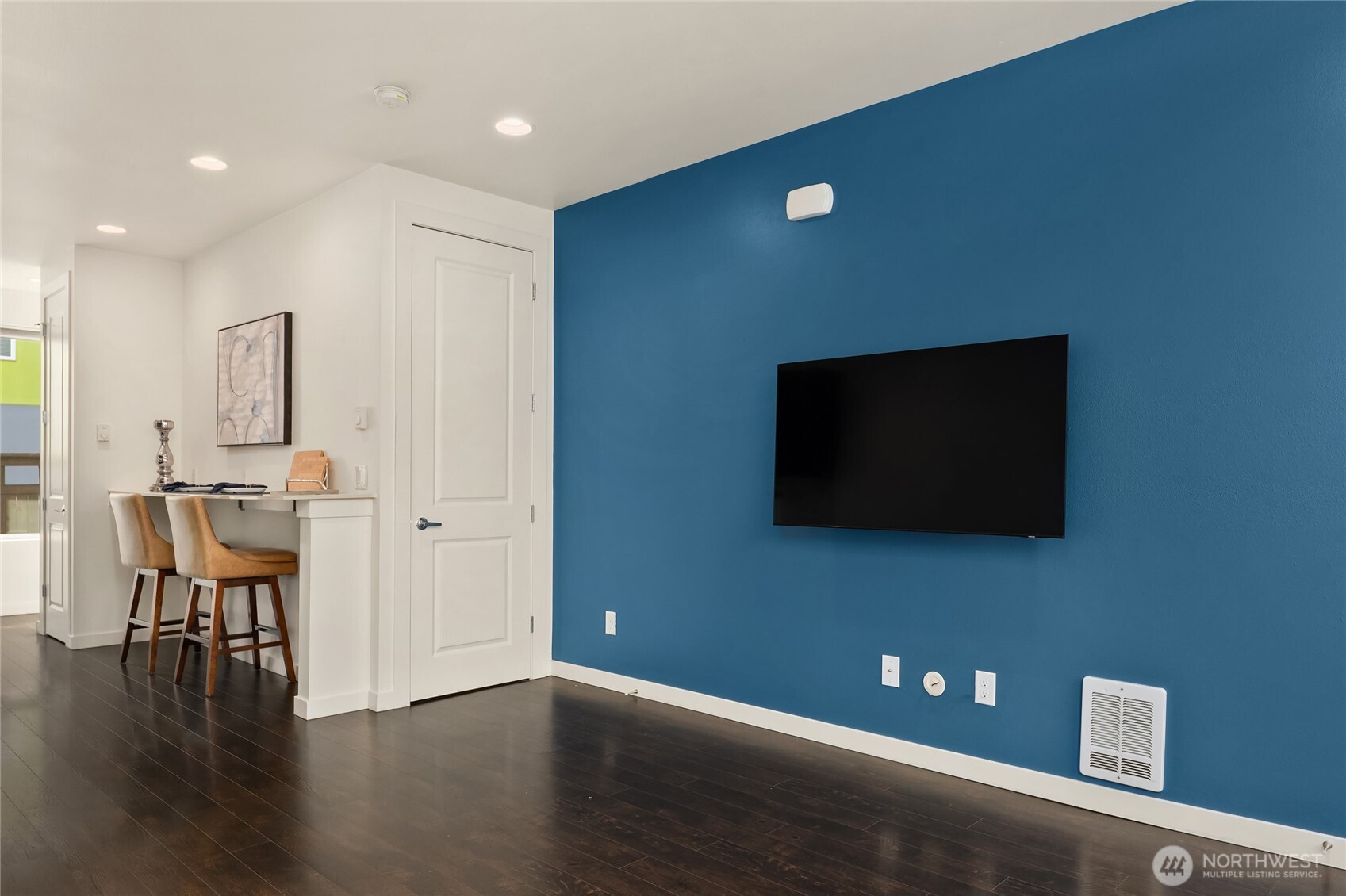 3631 Courtland Place South, Unit B Seattle, WA 98144 - Photo 6 of 27 a view of a livingroom with furniture