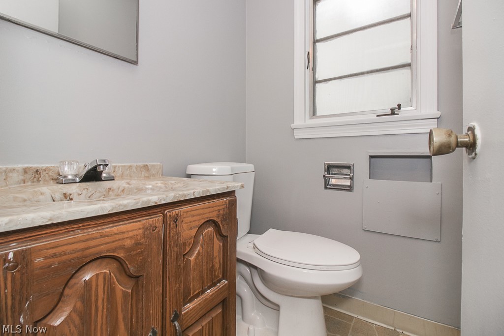 1105 Argonne Road Cleveland, OH 44121 - Photo 12 of 35 Gallery Image 12