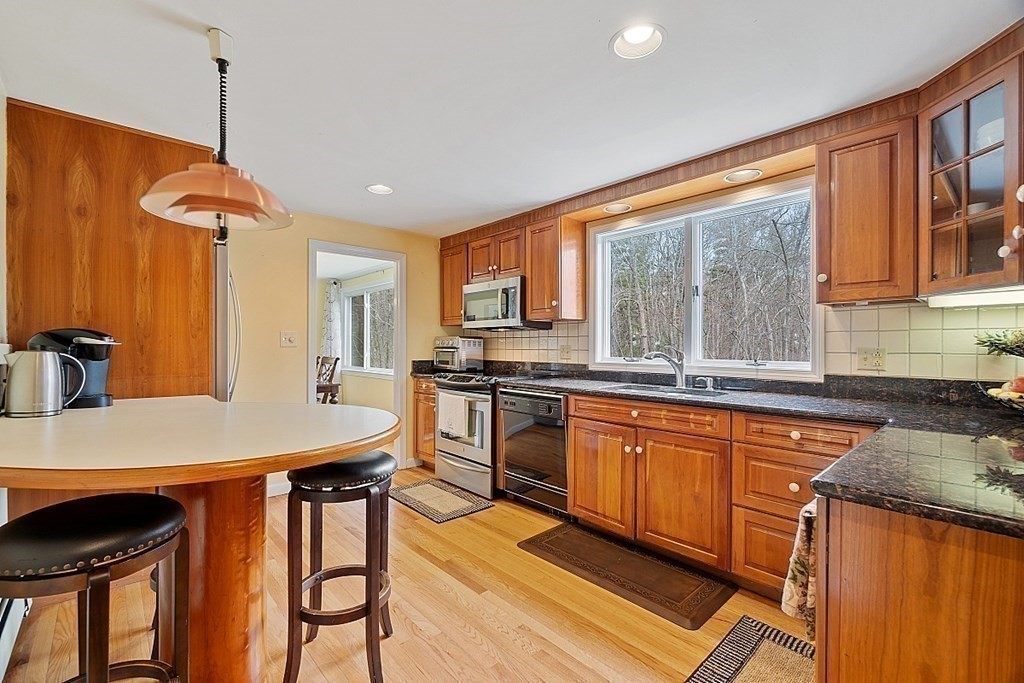 62 Wildwood Road Andover, MA 01810 - Photo 9 of 40 Gallery Image 9
