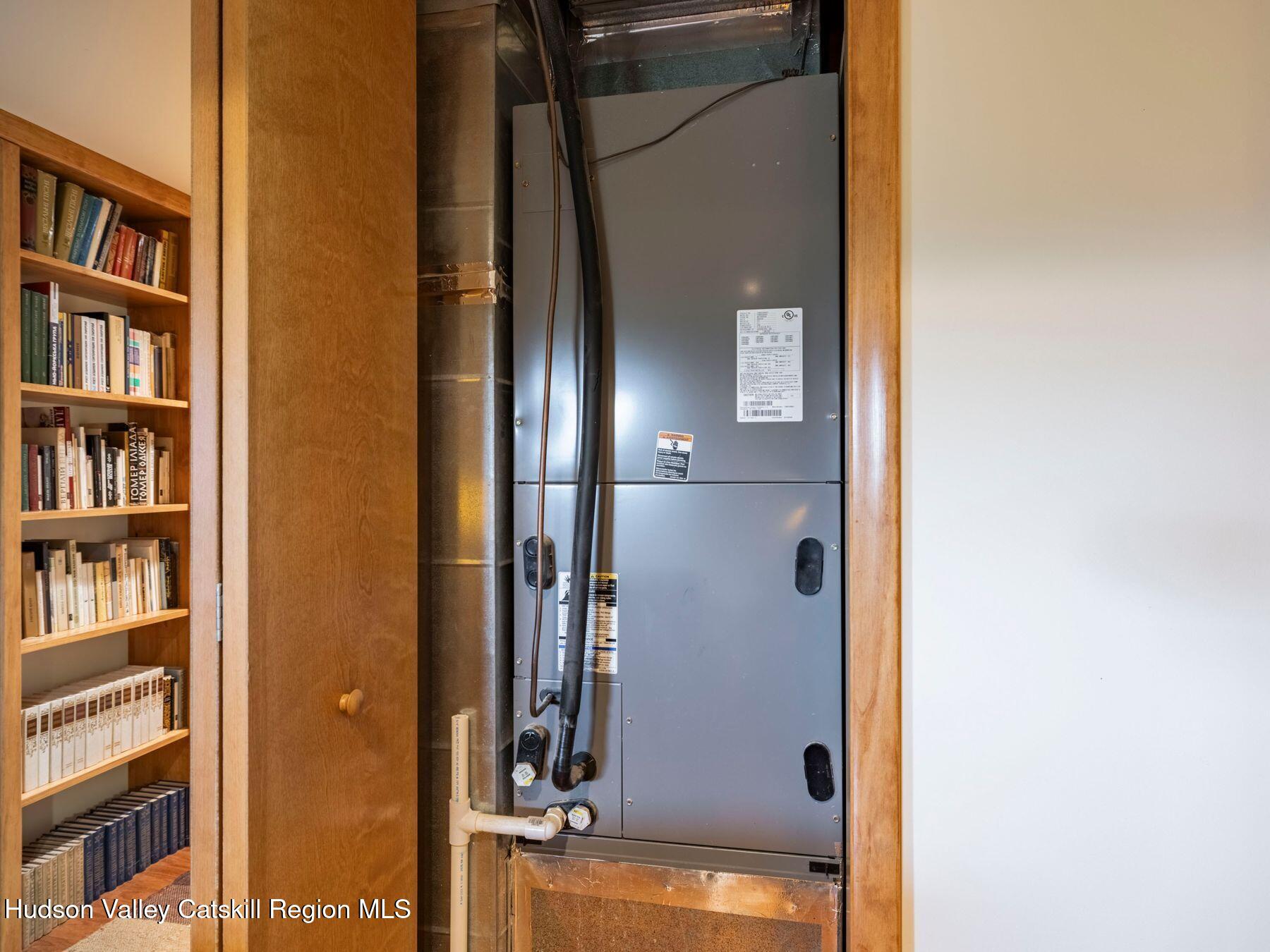 5147 Rte 23c Jewett, NY 12444 - Photo 23 of 54 a bathroom with a bathtub