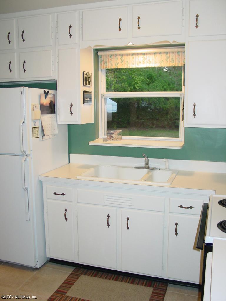 715 Montego Road West Jacksonville, FL 32216 - Photo 3 of 9 kitchen