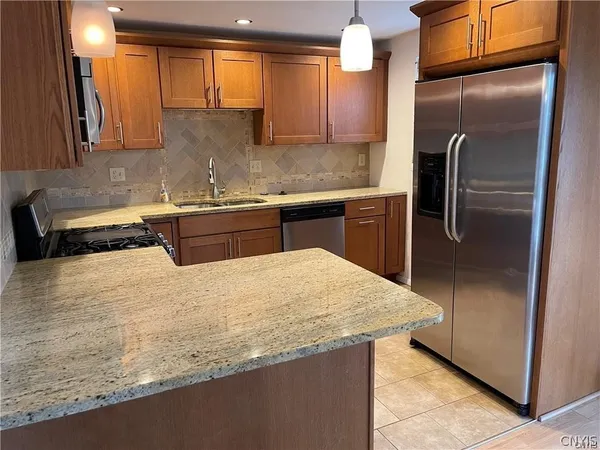$2,300 | 8265 Warbler Way, Clay, NY 13090