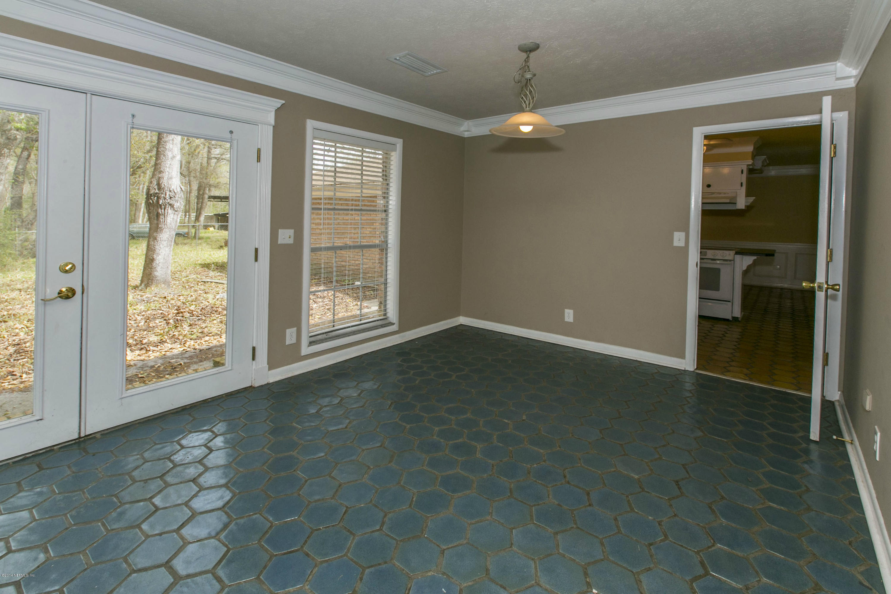 18001 Wells Road Jacksonville, FL 32234 - Photo 4 of 28 004_Living Room