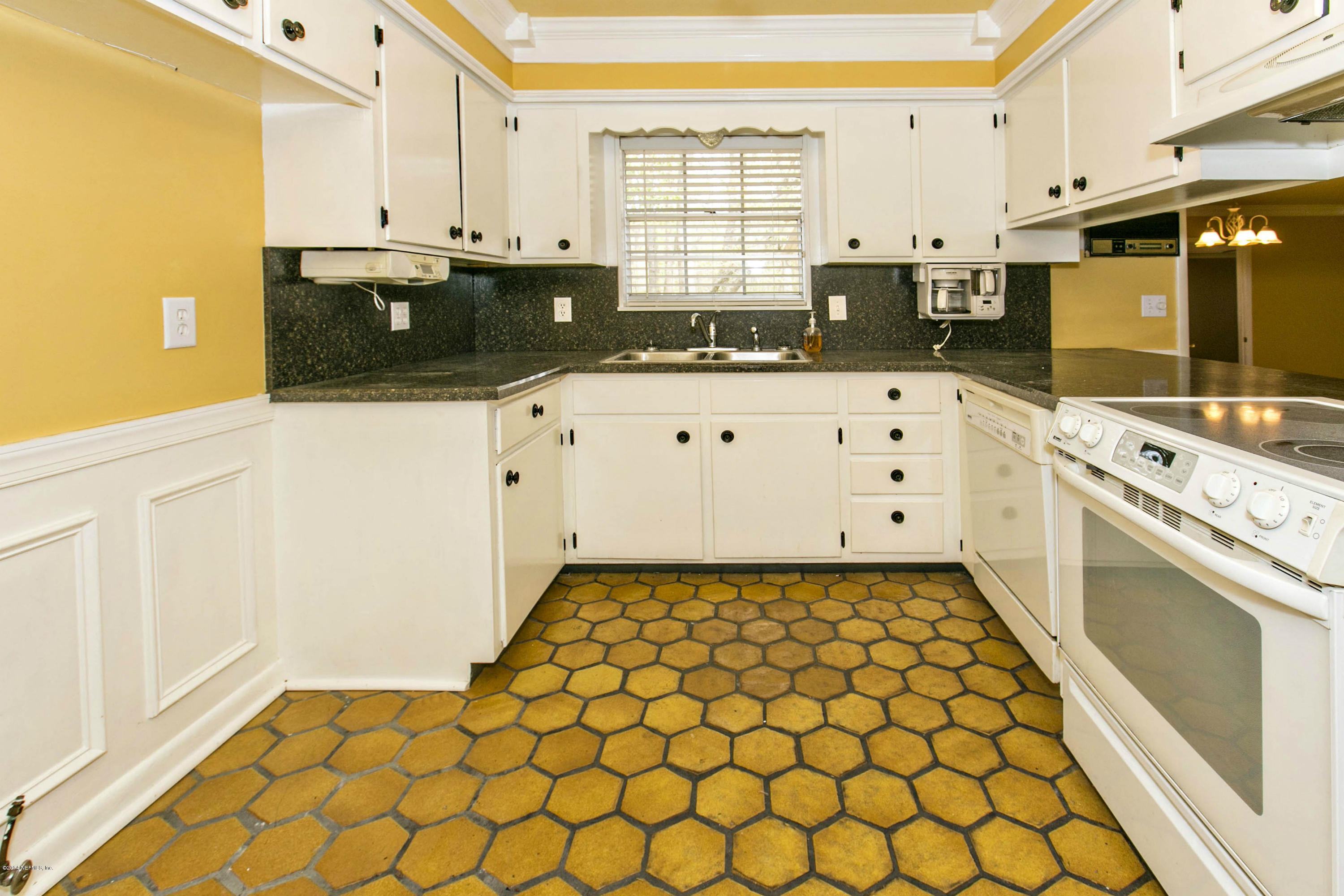 18001 Wells Road Jacksonville, FL 32234 - Photo 6 of 28 006_Kitchen