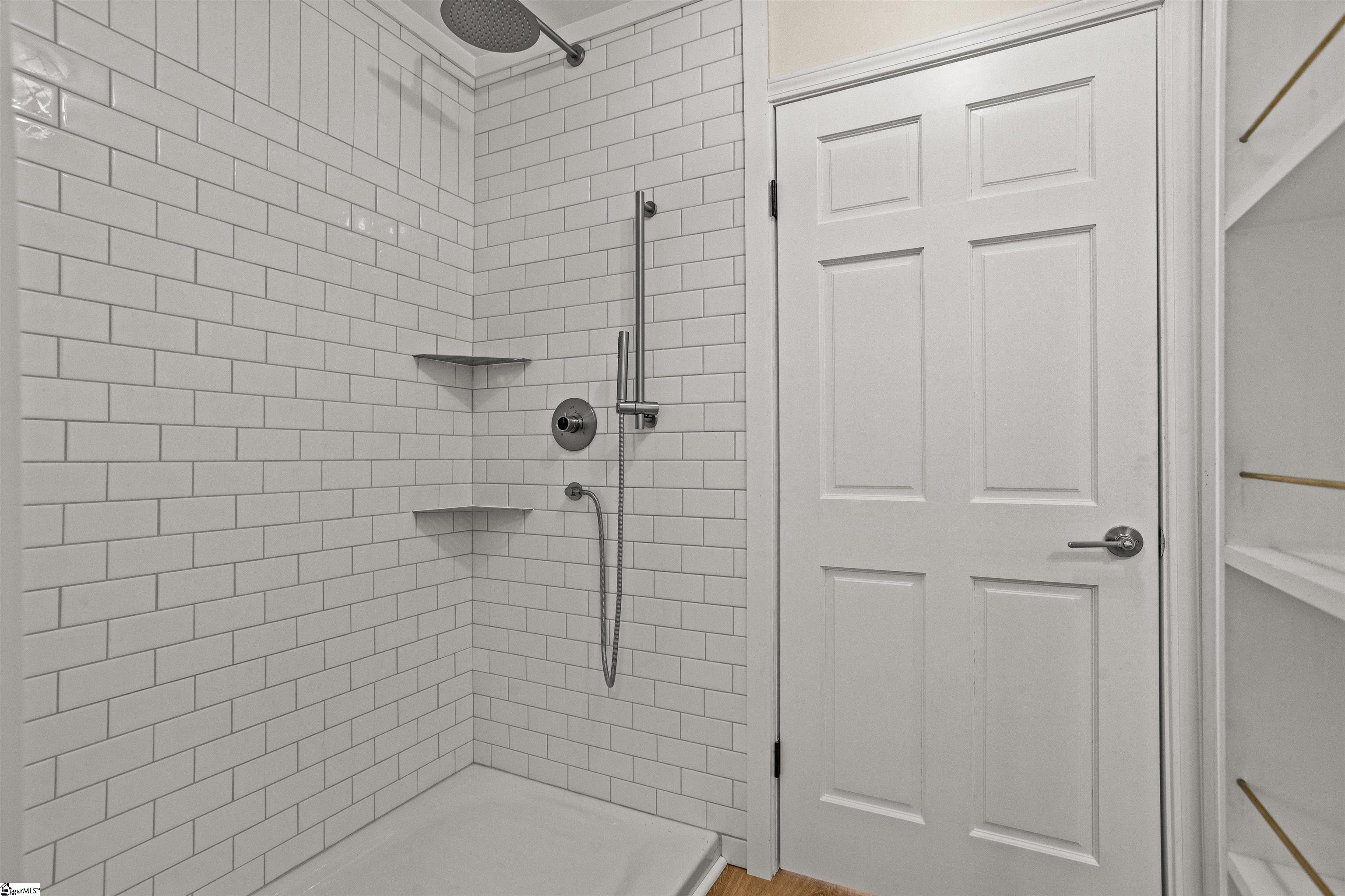 31 Dahlglen Avenue Greenville, SC 29607 - Photo 9 of 43
