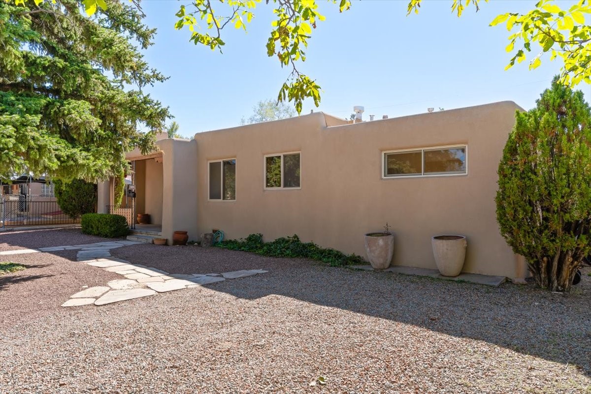 1944 Kiva Road Santa Fe, NM 87505 - Photo 3 of 28 Gallery Image 3