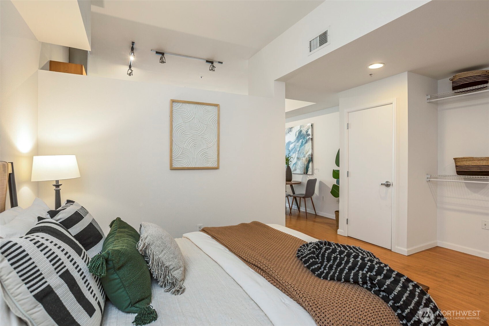 17 West Mercer Street, Unit 218 Seattle, WA 98119 - Photo 18 of 33 a bedroom with a bed and a lamp