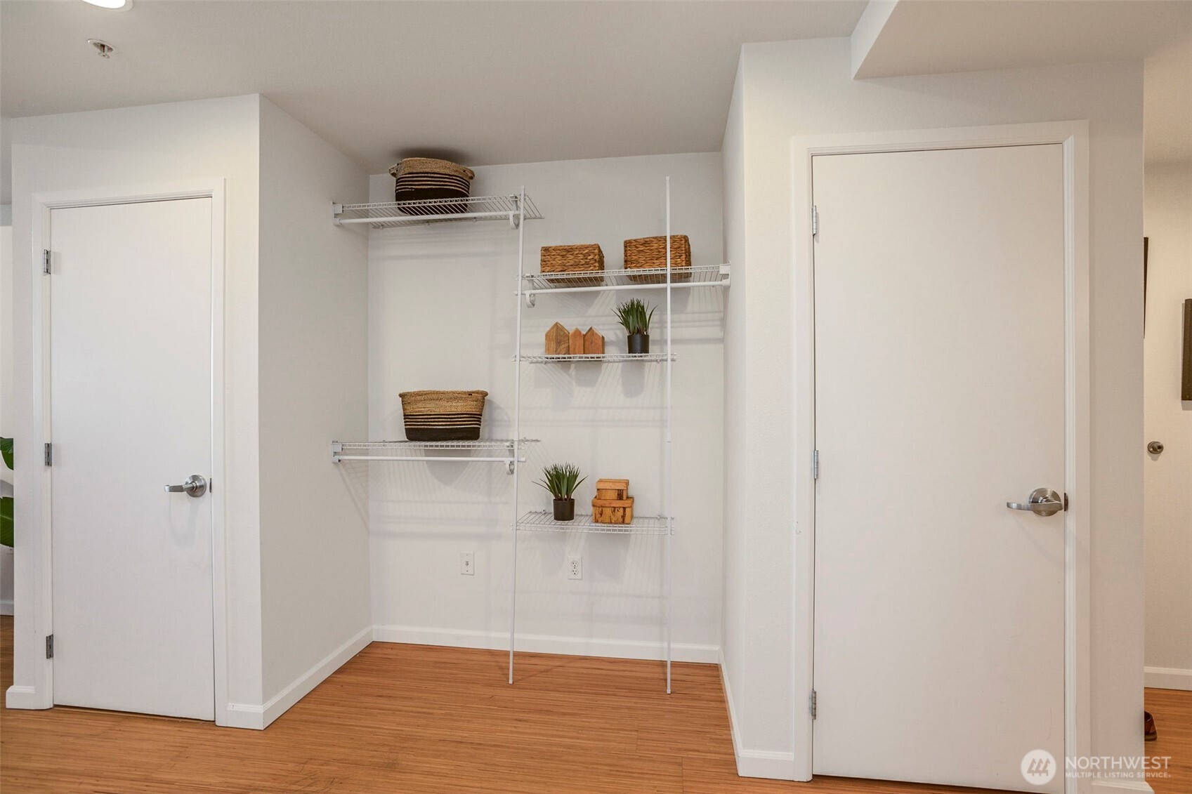 17 West Mercer Street, Unit 218 Seattle, WA 98119 - Photo 19 of 33 a view of walk in closet