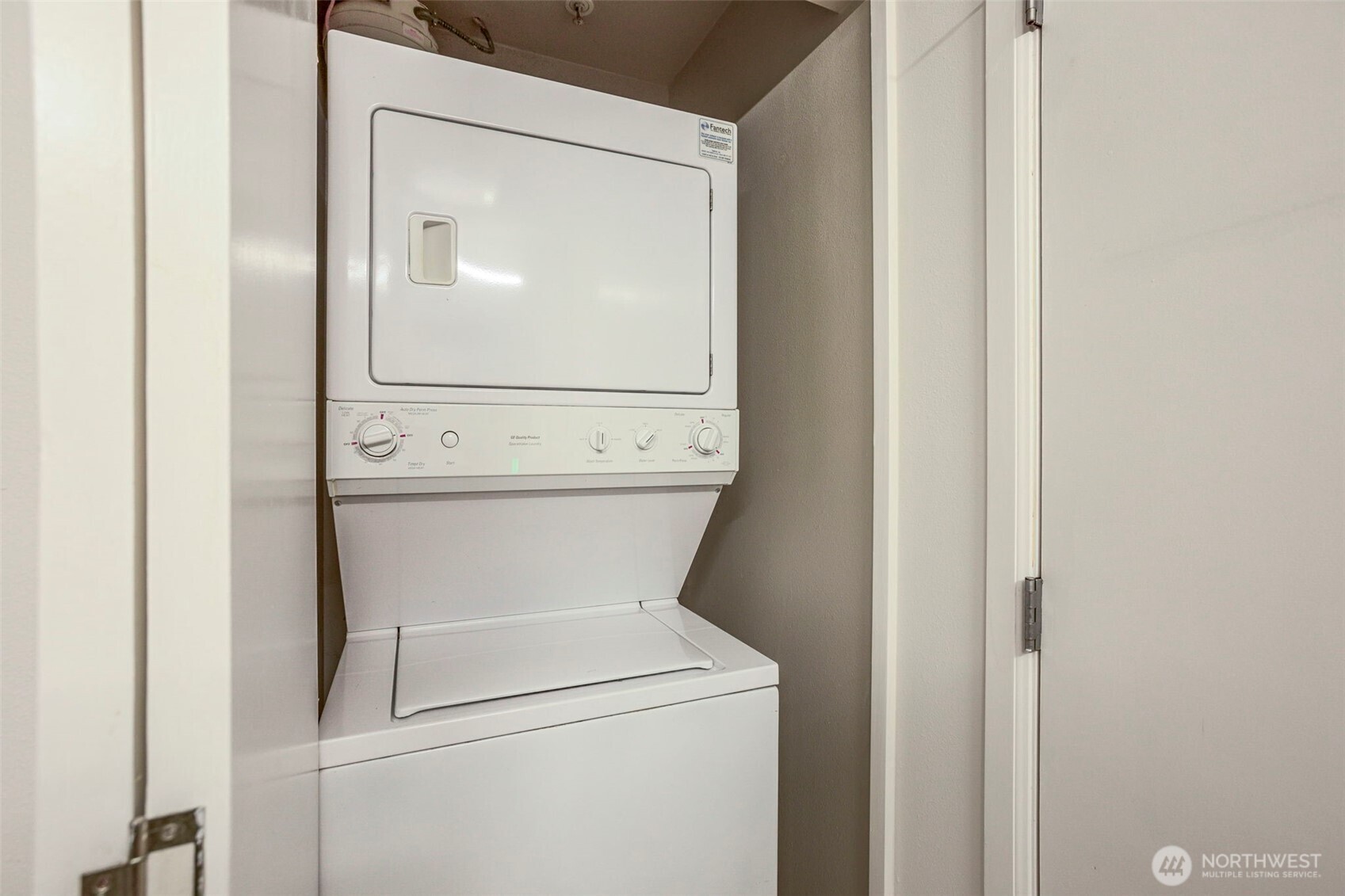 17 West Mercer Street, Unit 218 Seattle, WA 98119 - Photo 23 of 33 a close up view of a washer and dryer