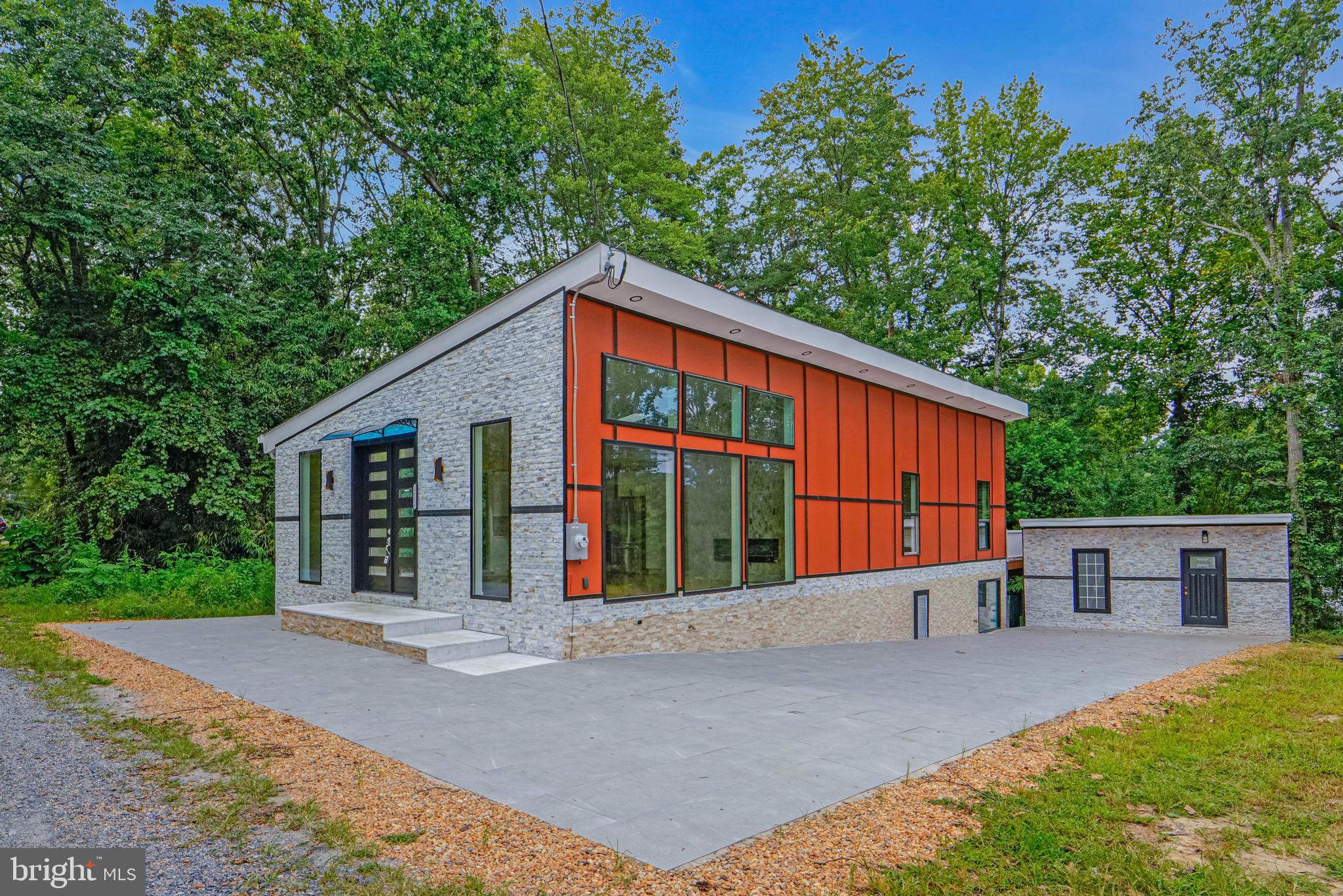 a house view with a outdoor space
