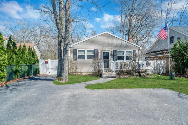 $499,900 | 73 Wendy Drive, Farmingville, NY 11738