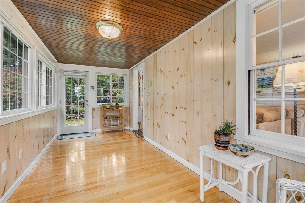 10 Stevens Terrace Arlington, MA 02476 - Photo 6 of 31 a view of an entryway