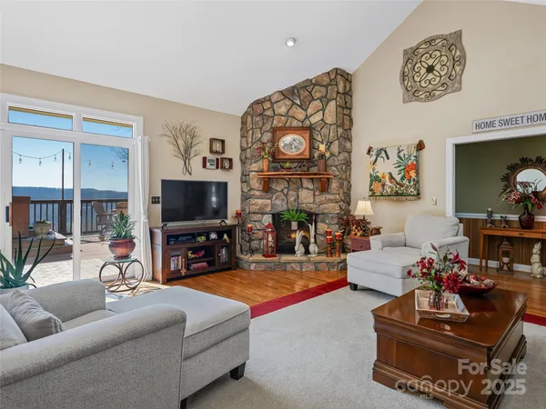 $998,000 | 288 Hawks Point Drive, Zirconia, NC 28790