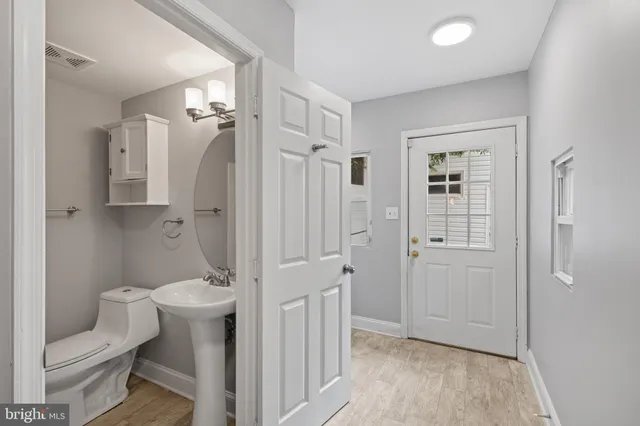 a view of a small white building