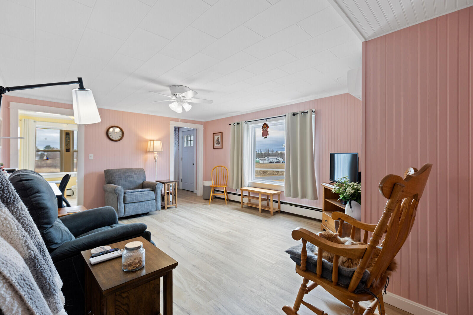 231 Mutton Lane Clinton, ME 04927 - Photo 15 of 36 15 Living room
