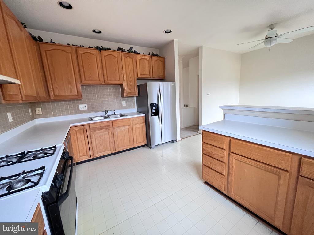 13205 Fox Ripple Lane Herndon, VA 20171 - Photo 3 of 22
