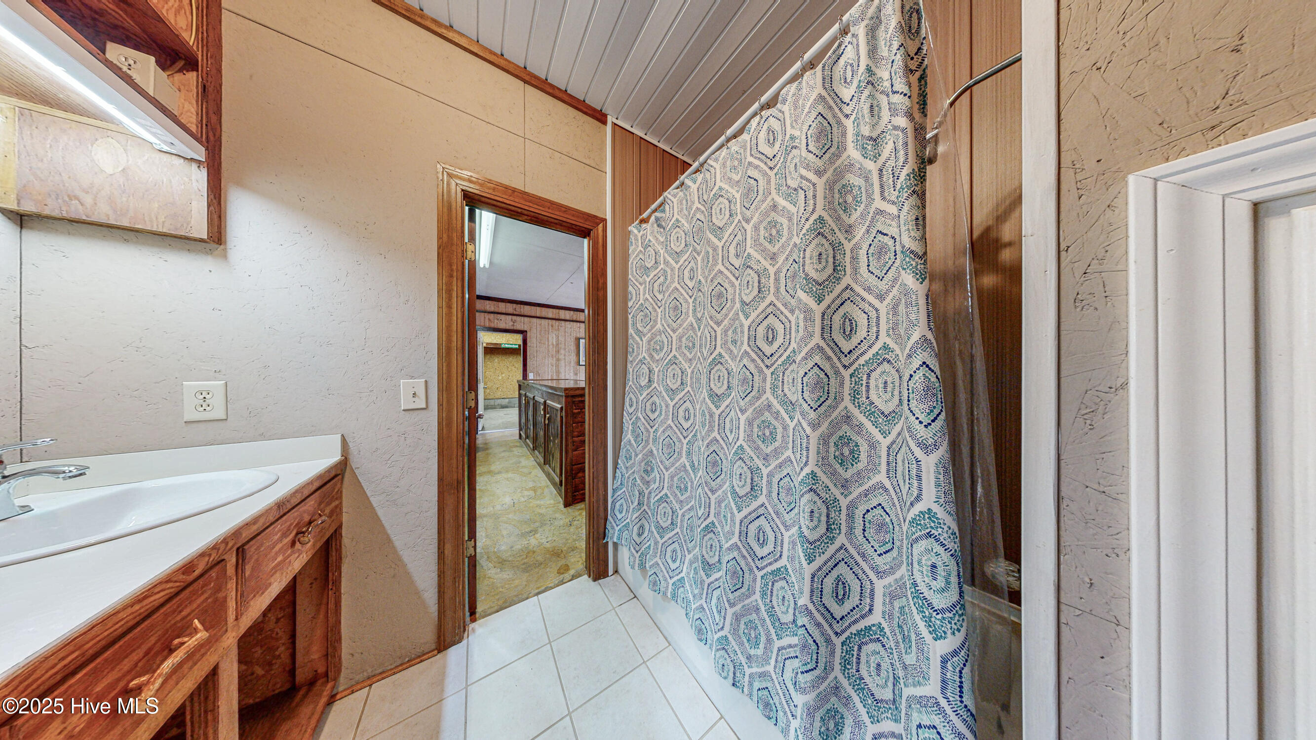 3314 Dobbs Farm Road Kinston, NC 28504 - Photo 40 of 44 Shop Bathroom