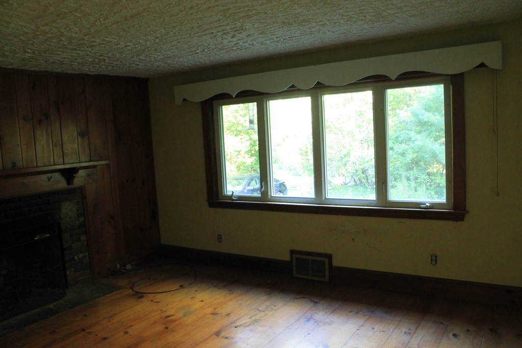 125 Maple Street Carlisle, MA 01741 - Photo 9 of 16