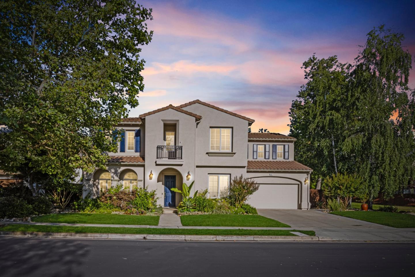1937 St Andrews Circle Gilroy, CA 95020 - Photo 61 of 64 a front view of a house with a garden and trees