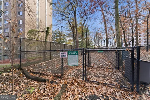 a black and white photo of a room
