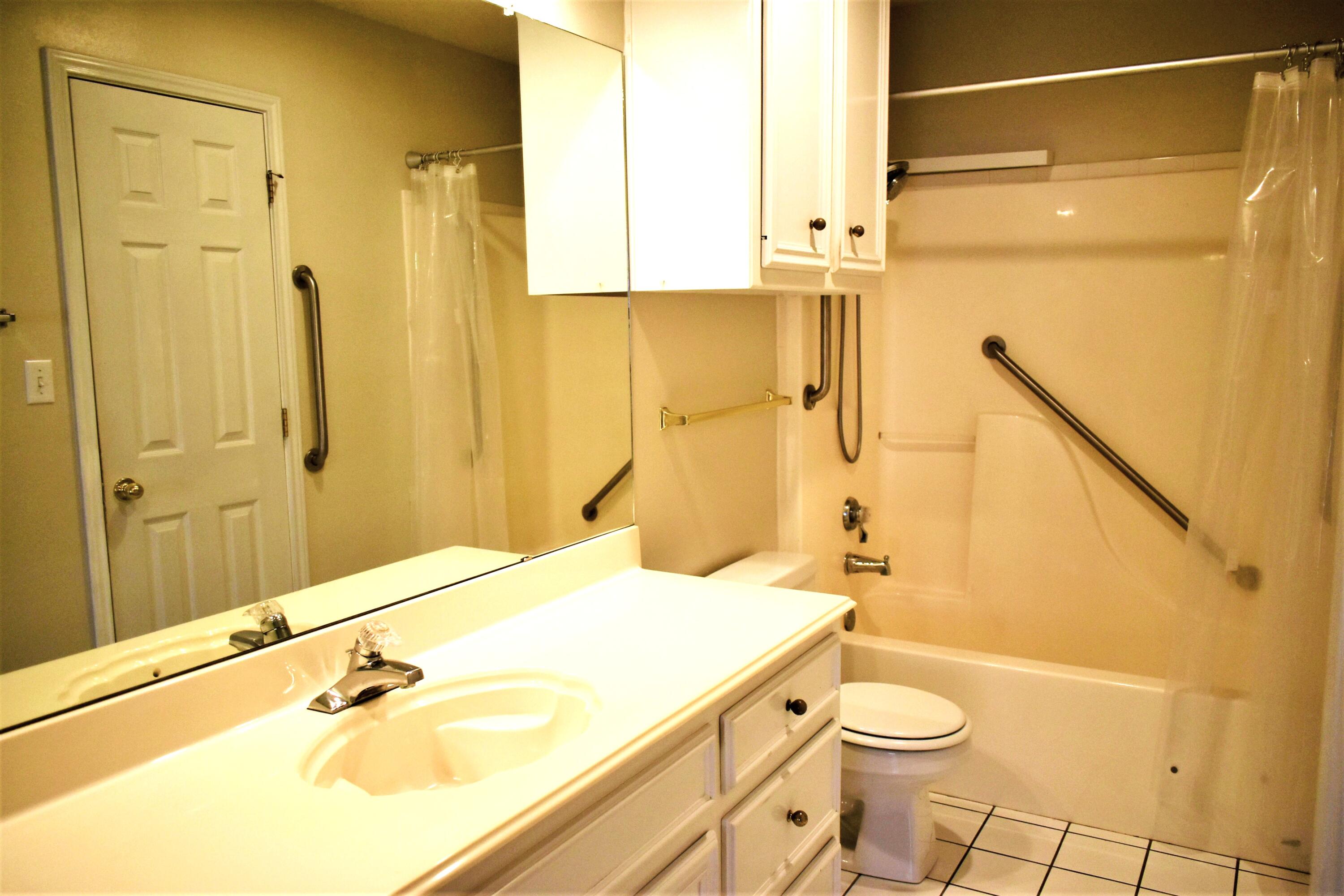 2914 88th Street Lubbock, TX 79423 - Photo 18 of 20 main bath