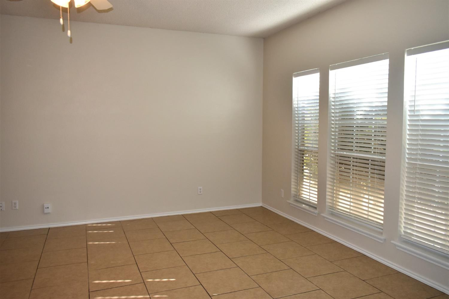 2914 88th Street Lubbock, TX 79423 - Photo 2 of 20 living roomo 3