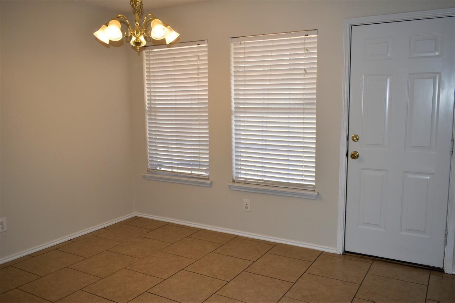 2914 88th Street Lubbock, TX 79423 - Photo 9 of 20 dinning room
