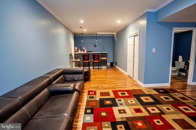 a very nice looking room with a rug and a rug