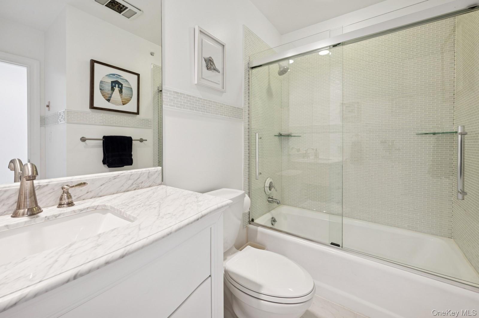 10 Old Jackson Avenue, Unit 72 Hastings-on-Hudson, NY 10706 - Photo 20 of 42 Second level hall bathroom