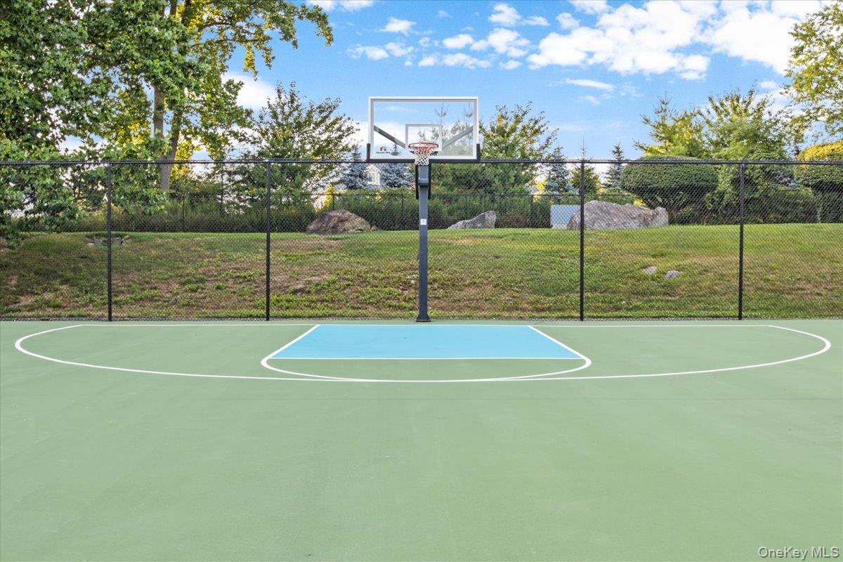 10 Old Jackson Avenue, Unit 72 Hastings-on-Hudson, NY 10706 - Photo 35 of 42 View of sport court with community basketball court