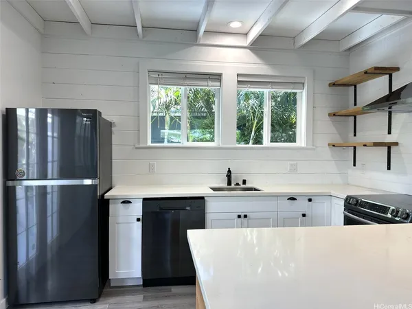 $3,900 | 620 Hind Iuka Drive, Honolulu, HI 96821