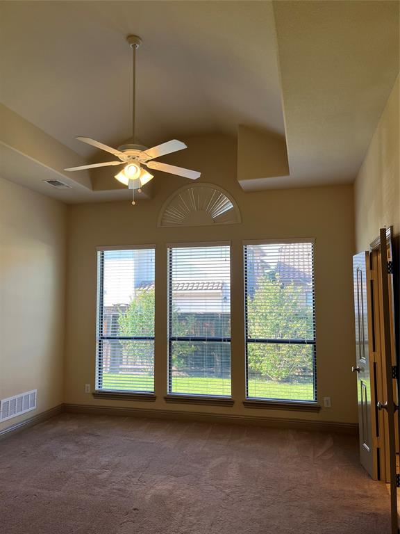 830 La Cima Irving, TX 75039 - Photo 10 of 40 Master bedroom