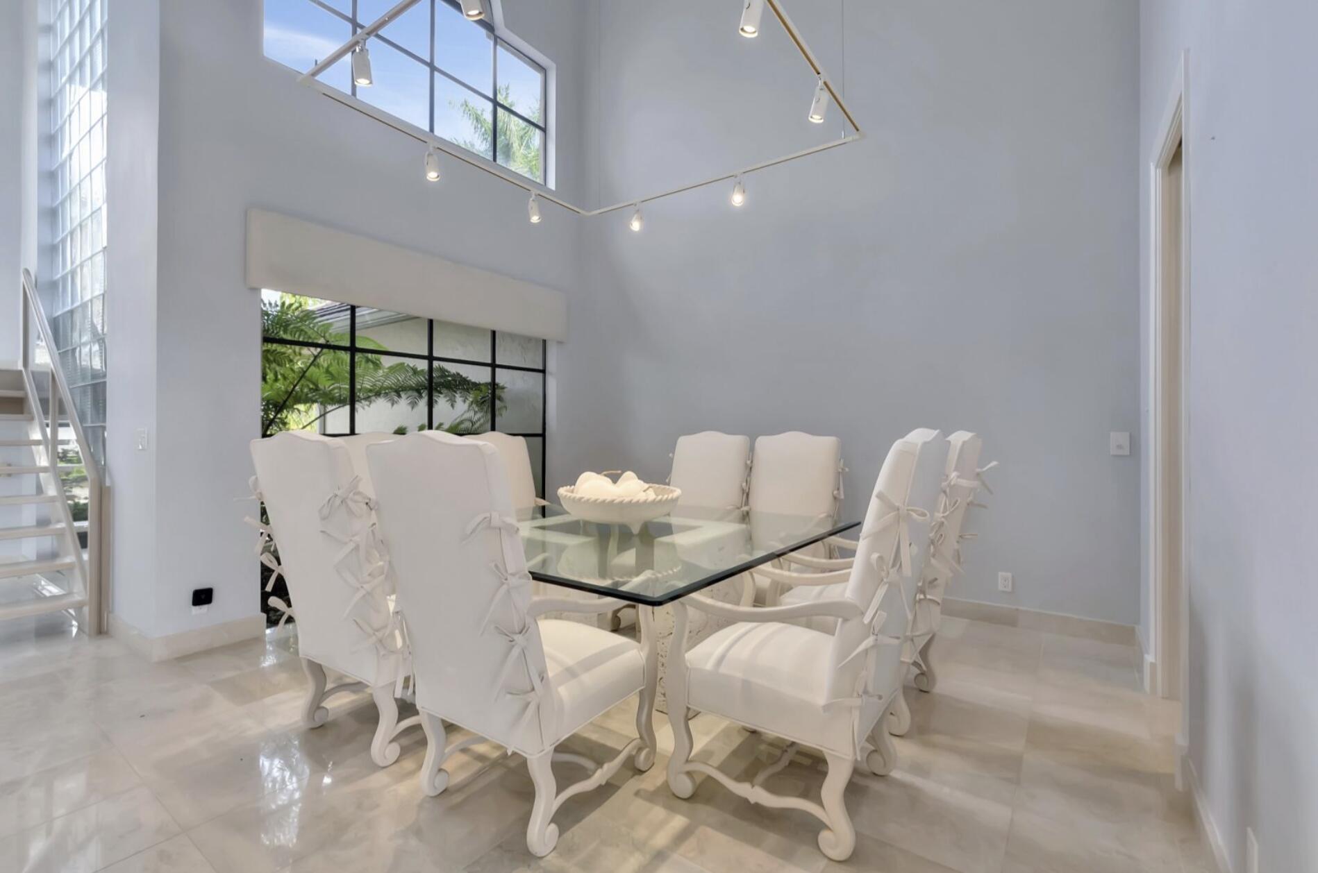 19645 Oakbrook Circle Boca Raton, FL 33434 - Photo 4 of 22 Dining Room
