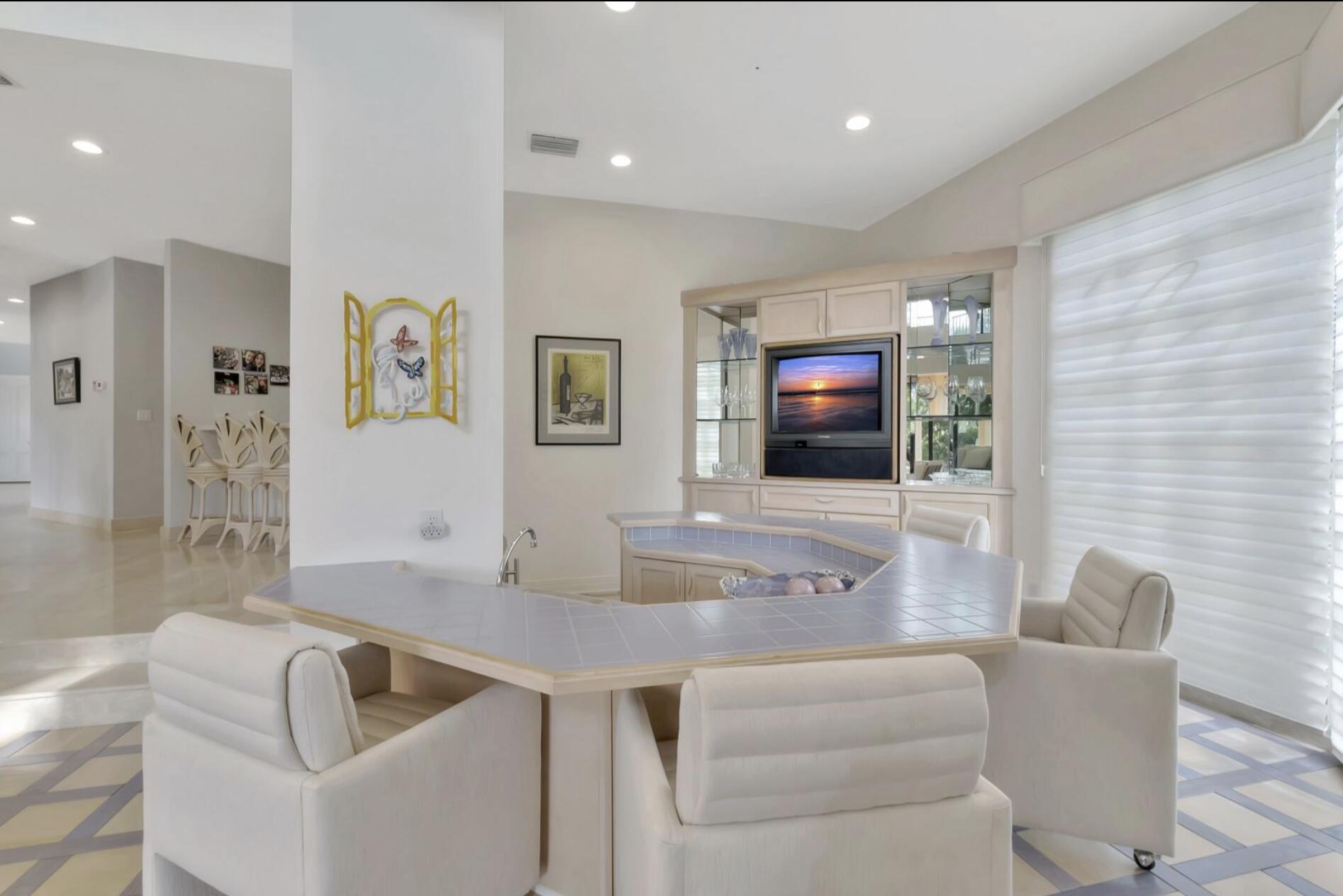19645 Oakbrook Circle Boca Raton, FL 33434 - Photo 6 of 22 Bar